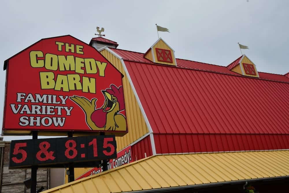 the comedy barn show in pigeon forge