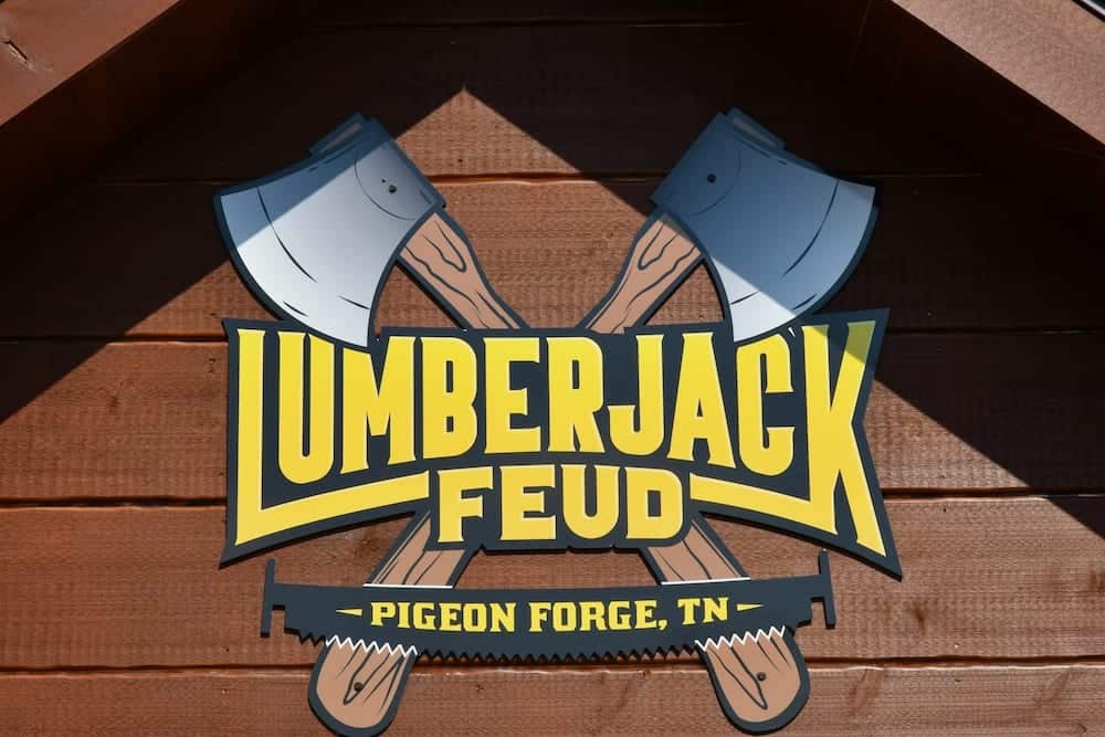 lumberjack feud in pigeon forge